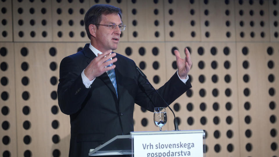 Vlada hoče še več vpliva v stanovanjih republiškega sklada. Kako?