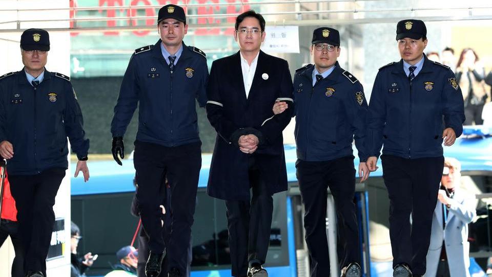 Samsungov prestolonaslednik v kupu korejskega umazanega perila