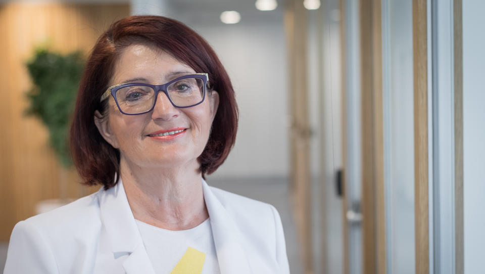 Deos Alenke Žnidaršič Kranjc kupuje B2 izobraževalni center