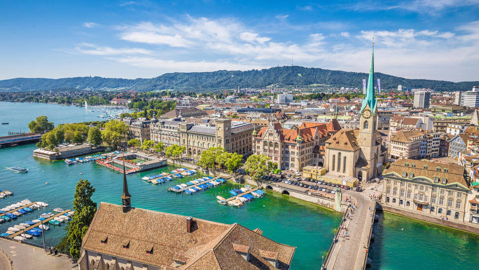Stilles bo v Zürichu obnavljal hotel v lasti Credit Suisse 